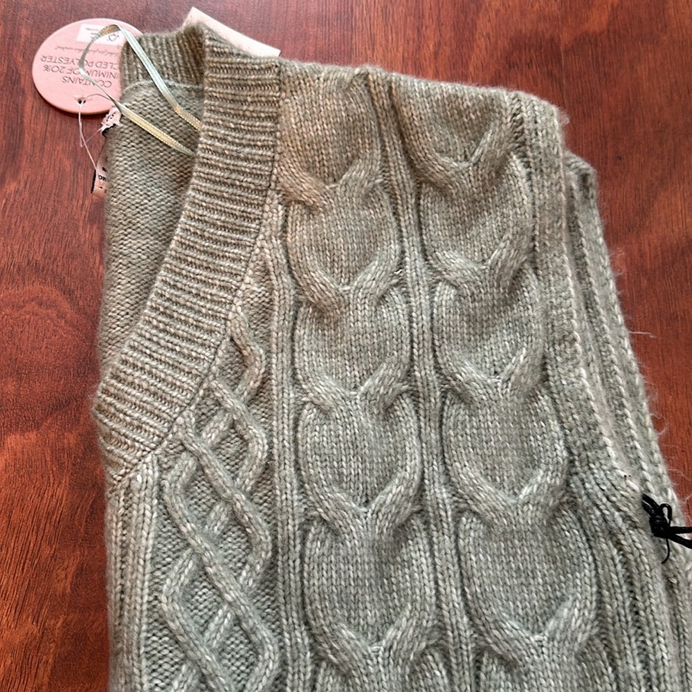 Cable Knit Sweater Vest - Picture 3 of 4